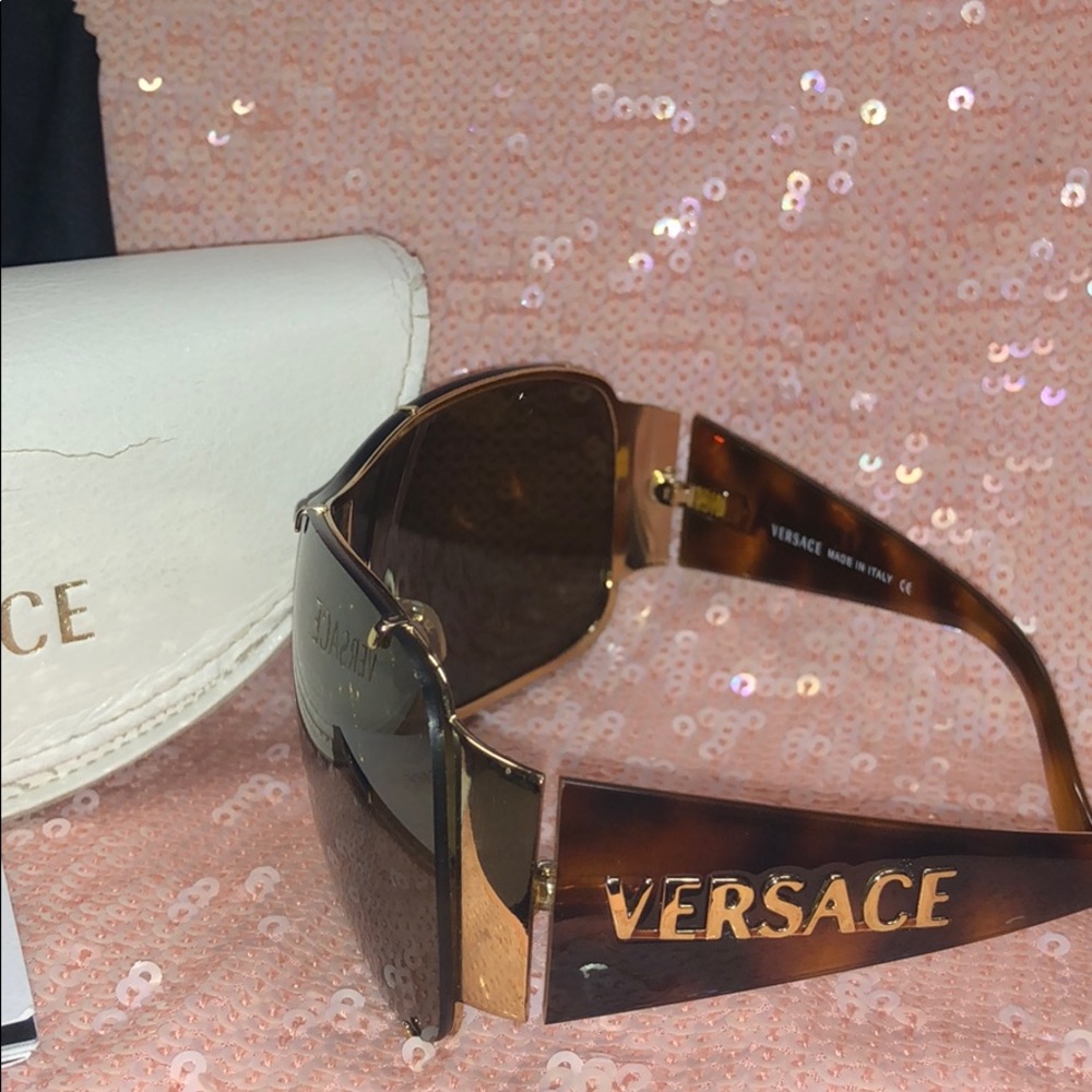 Versace authentic no scratches sunglasses
